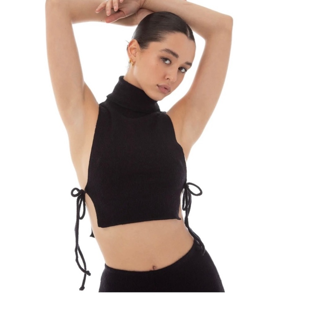 AYAI Black Side Tie Turtleneck Tank